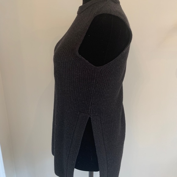 Black No Sleeve Top - Picture 2 of 2